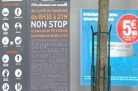 Vinyles imprimés pour habiller une vitrine de pharmacie habillage-vitrine-pharmacie.jpg