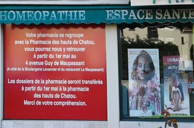 Vinyles imprimés pour habiller une vitrine de pharmacie habillage-vitrine-pharmacie.jpg