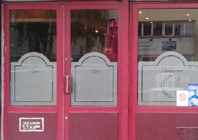 Vinyle dépoli sur vitrine de restaurants, bars vinyle-depoli-sur-vitrine.jpg
