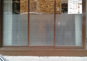 Vinyle dépoli sur vitrine de restaurants, bars vinyle-depoli-sur-vitrine.jpg